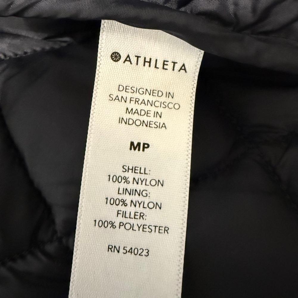 New Condition  Athleta  High Low puff Vest with Adjustable Waist & Zipper front - Picture 10 of 11